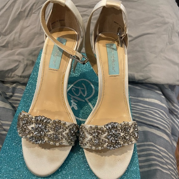 Betsey Johnson Bridal Heels - Picture 1 of 3